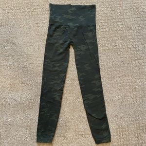 SPANX seamless leggings in army green/camo